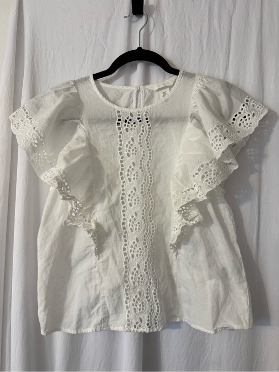 H&M Tops - H&M White Eyelet Lace Flutter Sleeve Top Size XS